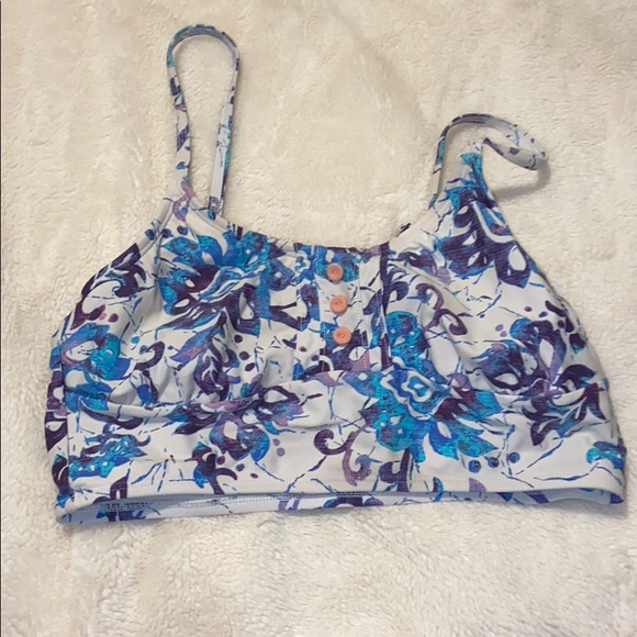 Cute swimsuit top - Picture 1 of 2